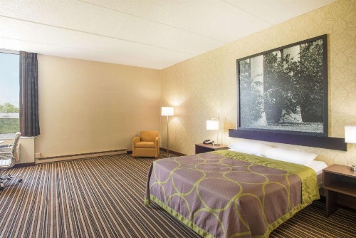 Super 8 by Wyndham Plattsburgh image 11