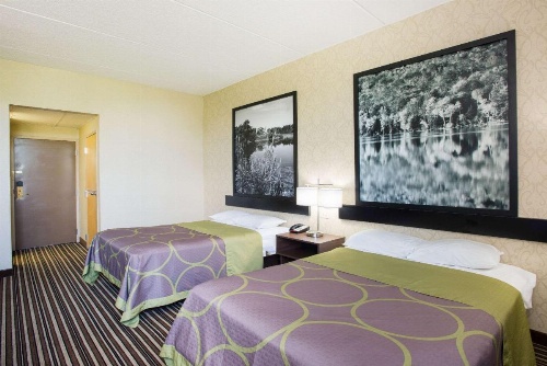 Super 8 by Wyndham Plattsburgh image 14