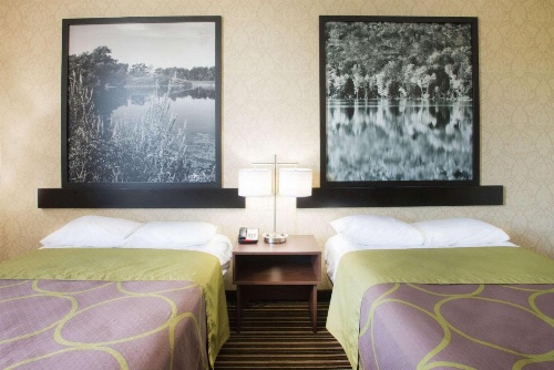 Super 8 by Wyndham Plattsburgh image 15
