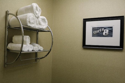 Super 8 by Wyndham Plattsburgh image 31
