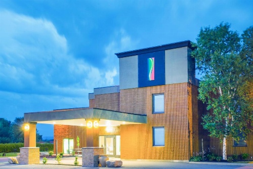 Super 8 by Wyndham Plattsburgh image 38