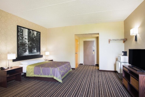 Super 8 by Wyndham Plattsburgh image 46
