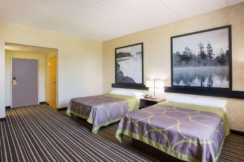 Super 8 by Wyndham Plattsburgh image 6